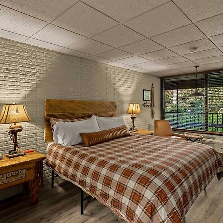 Stonegate Lodge King Bed Wifi 50In Roku Tv Salt Water Pool Room #102 Eureka Springs Eksteriør bilde