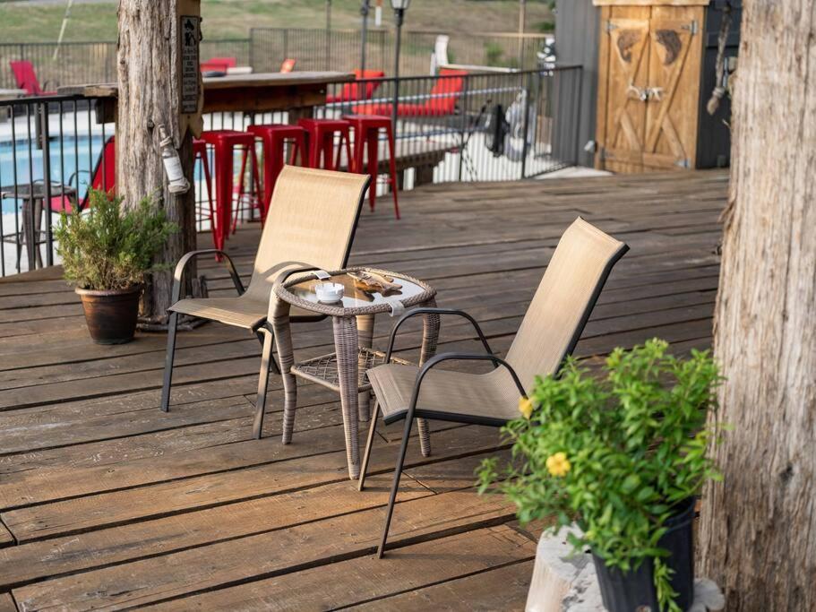 Stonegate Lodge King Bed Wifi 50In Roku Tv Salt Water Pool Room #102 Eureka Springs Eksteriør bilde