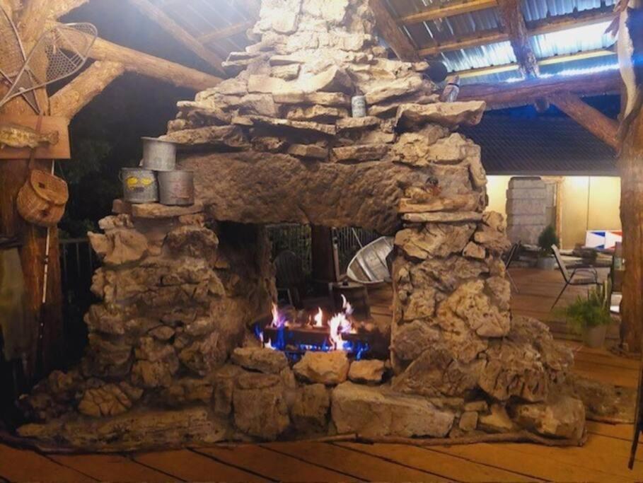 Stonegate Lodge King Bed Wifi 50In Roku Tv Salt Water Pool Room #102 Eureka Springs Eksteriør bilde