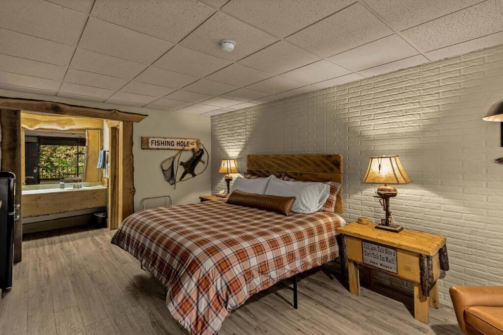 Stonegate Lodge King Bed Wifi 50In Roku Tv Salt Water Pool Room #102 Eureka Springs Eksteriør bilde