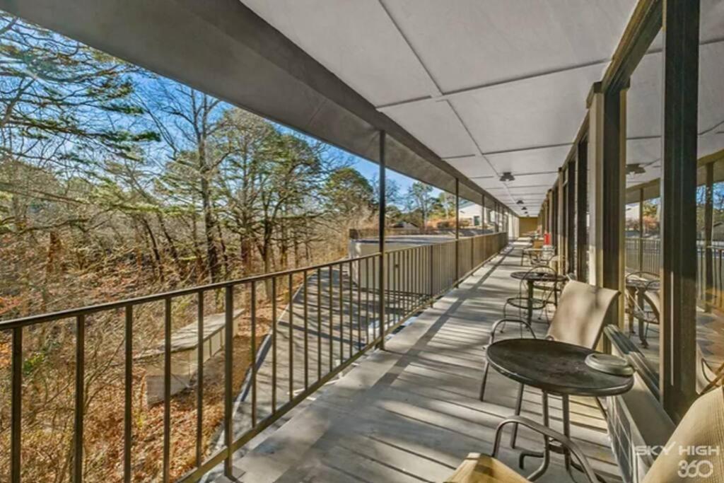 Stonegate Lodge King Bed Wifi 50In Roku Tv Salt Water Pool Room #102 Eureka Springs Eksteriør bilde