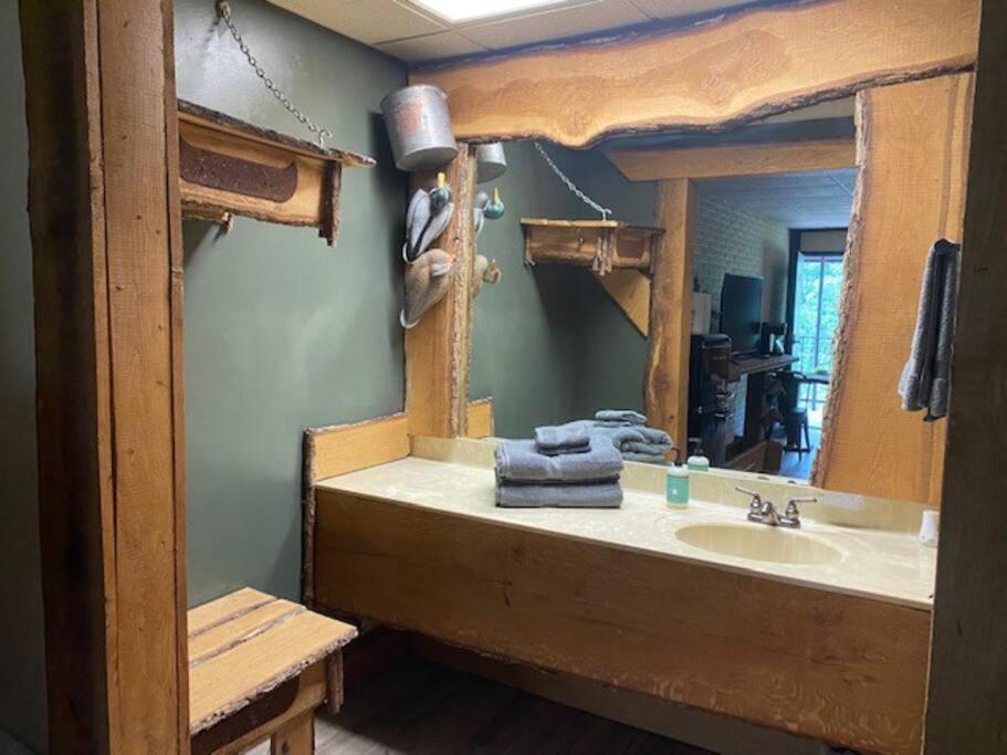 Stonegate Lodge King Bed Wifi 50In Roku Tv Salt Water Pool Room #102 Eureka Springs Eksteriør bilde