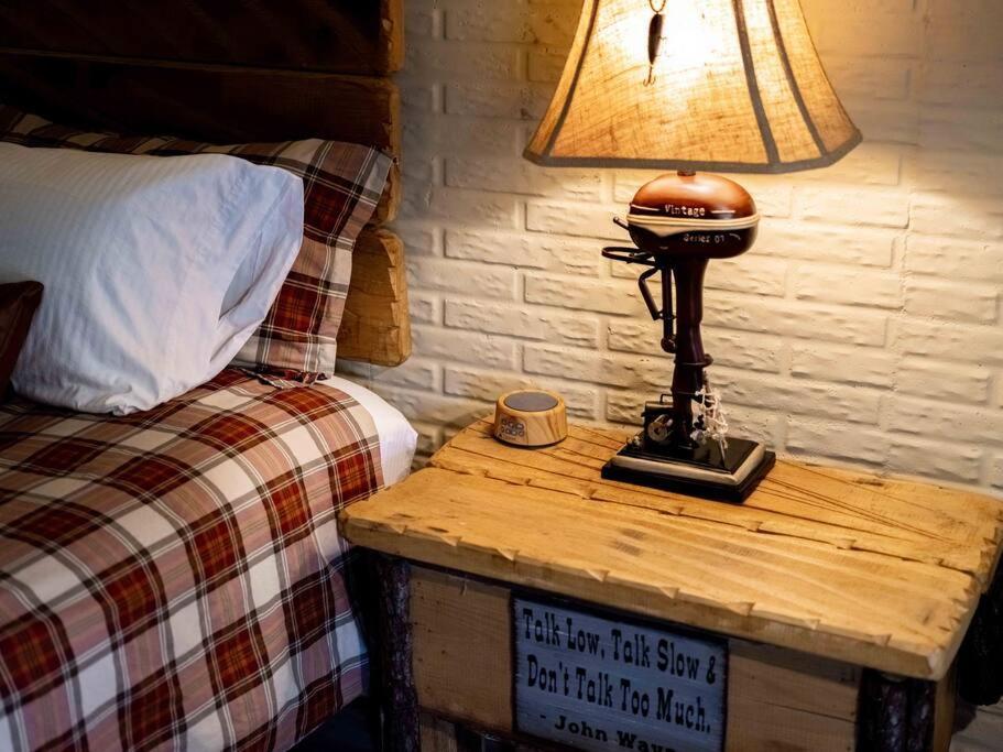 Stonegate Lodge King Bed Wifi 50In Roku Tv Salt Water Pool Room #102 Eureka Springs Eksteriør bilde
