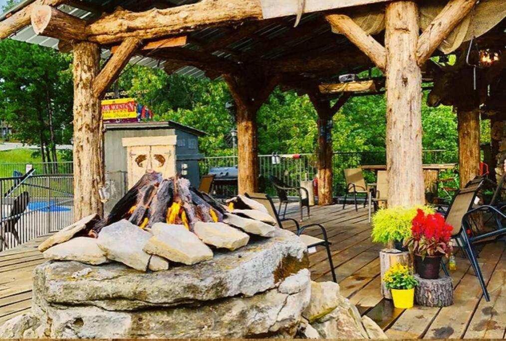 Stonegate Lodge King Bed Wifi 50In Roku Tv Salt Water Pool Room #102 Eureka Springs Eksteriør bilde