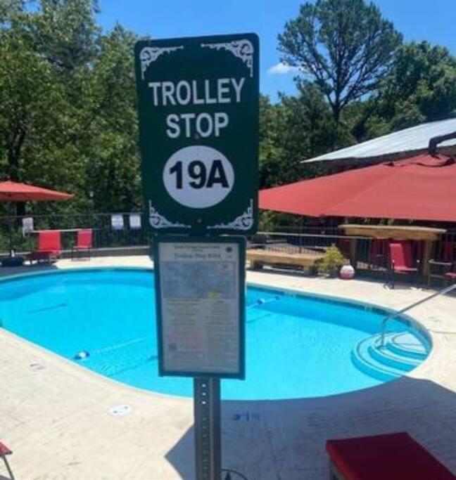 Stonegate Lodge King Bed Wifi 50In Roku Tv Salt Water Pool Room #102 Eureka Springs Eksteriør bilde