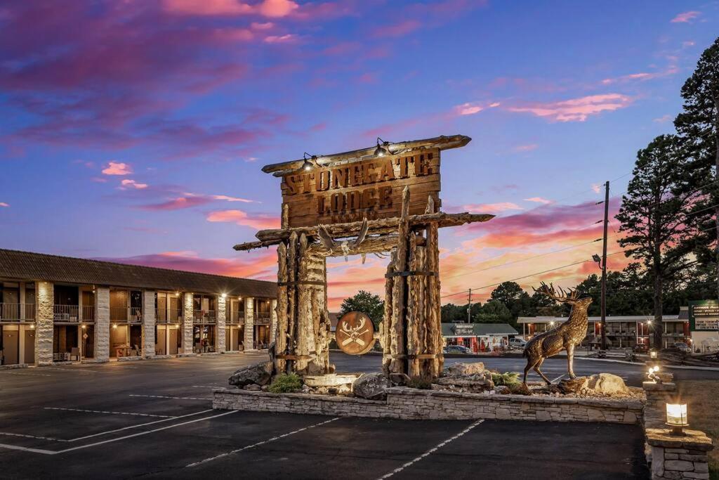 Stonegate Lodge King Bed Wifi 50In Roku Tv Salt Water Pool Room #102 Eureka Springs Eksteriør bilde
